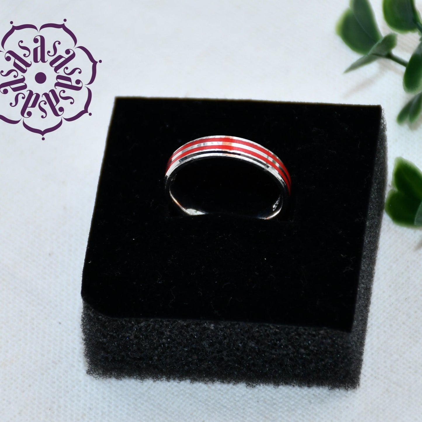 PLAIN RING WITH RED STRIPS